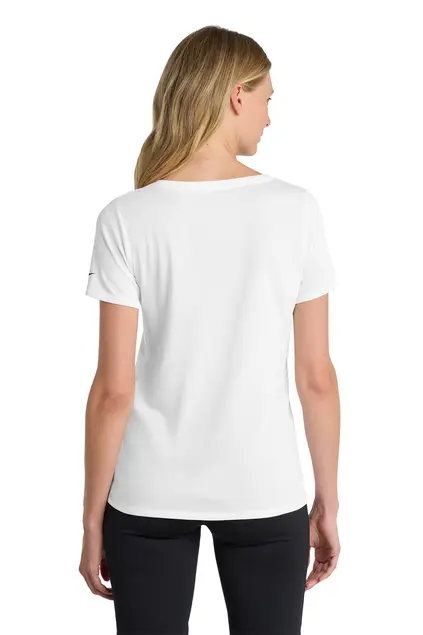 424Wx635H-9219-White-2-NKBQ5234WhiteModelBack2.webp